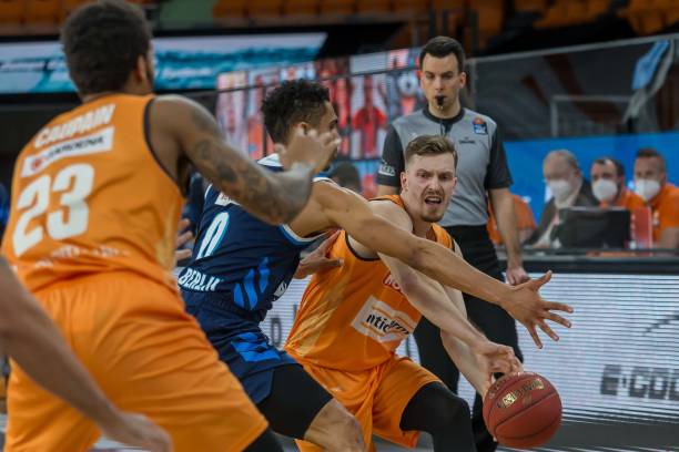 续缺席多场 续缺席多场